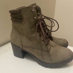 high heel lace up  boots women’s size 9.5 NWOT